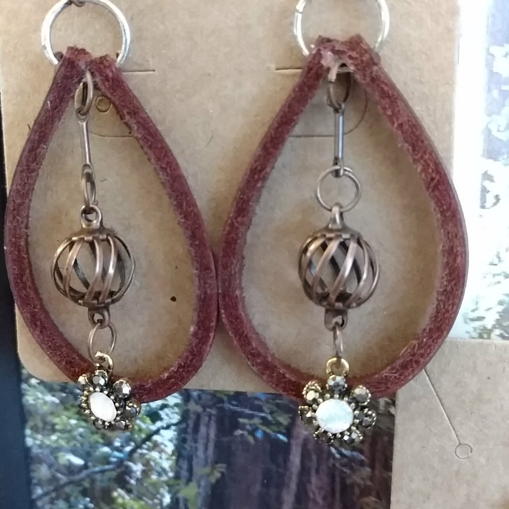 Earrings - Picture 2 of 6